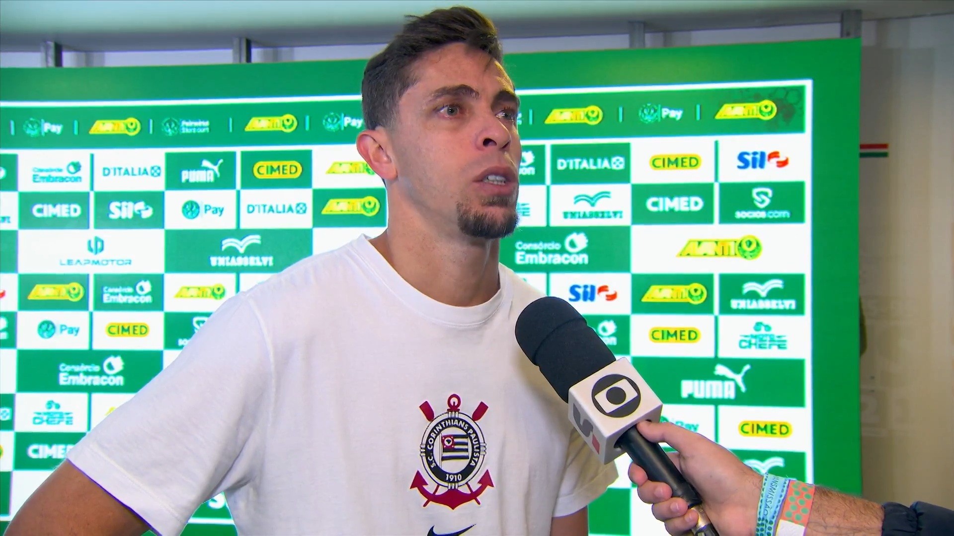Gabriel Paulista desabafa sobre crise e salários no Corinthians | Ge