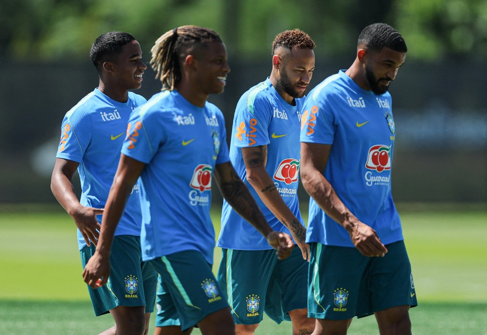 Jogadores do Brasil em treino antes de Brasil e Noruega