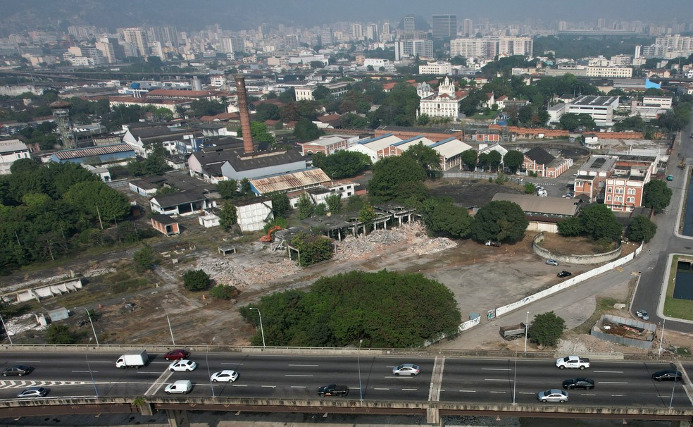 A Linha Vermelha passa ao lado do terreno do Gasômetro, na região central da cidade — Foto: André Durão
