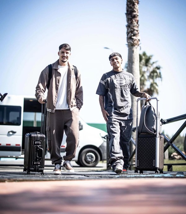 Piquerez e Facundo Torres se apresentam  Seleo do Uruguai  Foto: Seleo do Uruguai