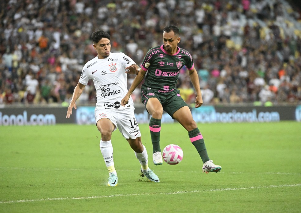 Caetano em jogo do Corinthians contra o Fluminense  — Foto: André Durão