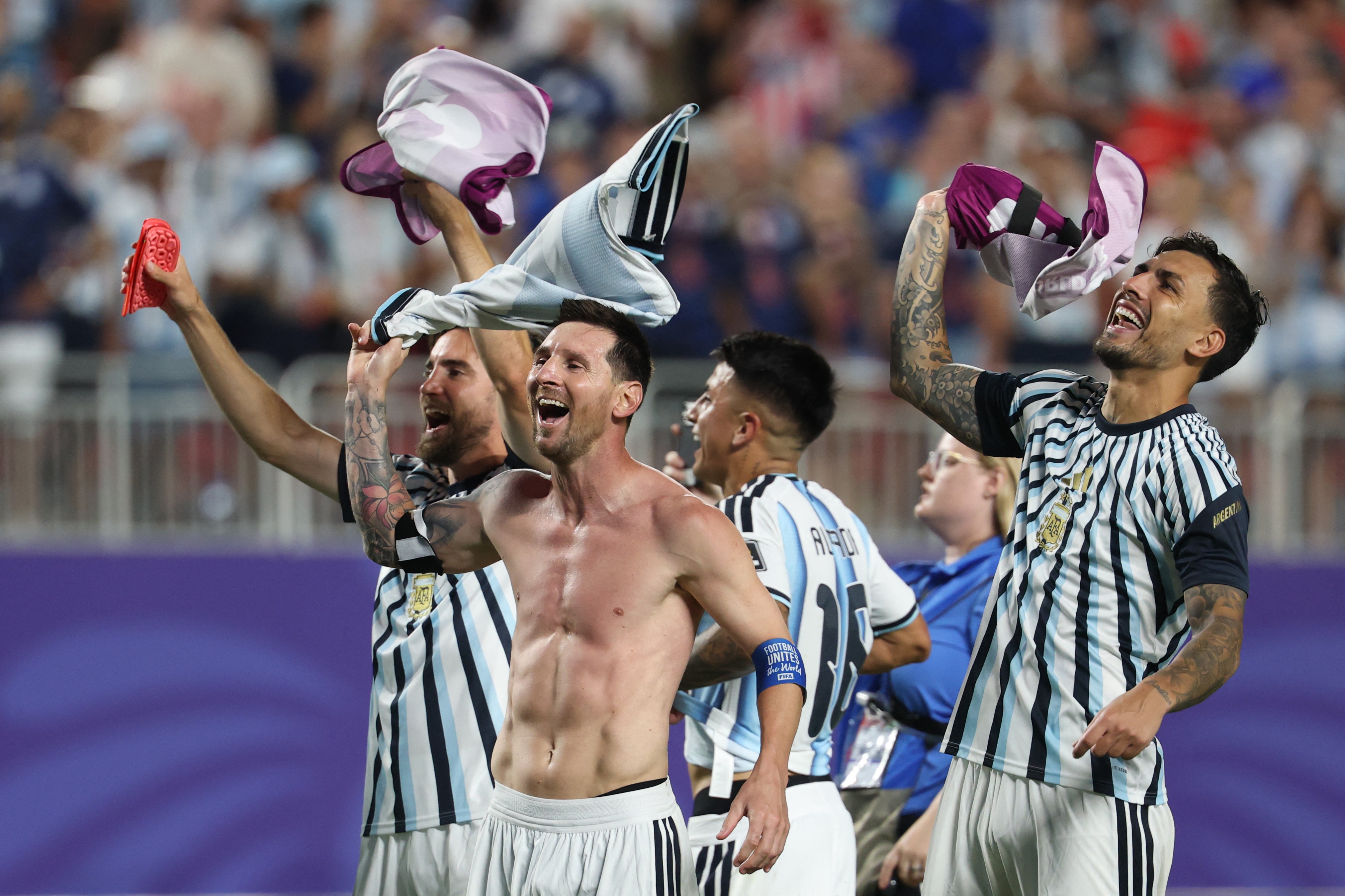 Brasileiros dão o braço a torcer após mais uma classificação suada da Argentina: "Que inveja!"