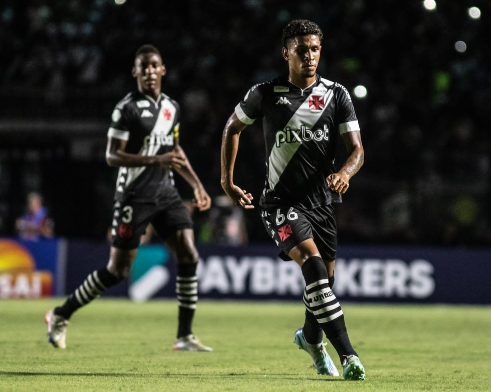 Vasco tenta prorrogar o empr&eacute;stimo de Paulo Victor at&eacute; dezembro &mdash; Foto: Dikran Sahagian / Divulga&ccedil;&atilde;o