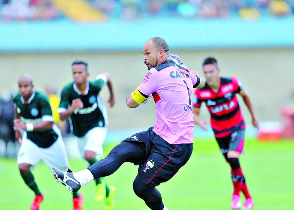 10 Kiper dengan Gol Terbanyak: Anomali dalam Sepak Bola - classico