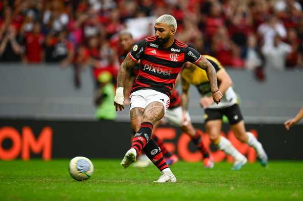 Gabigol volta a ser titular no Flamengo após seis meses buscando mais minutos.