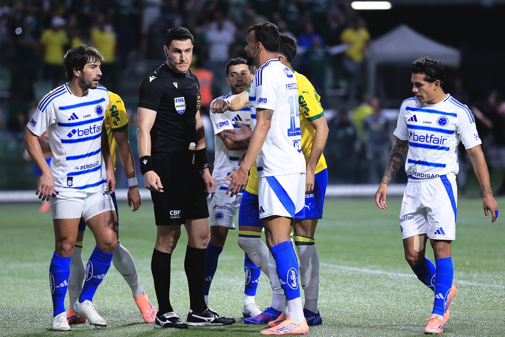 Partida entre Palmeiras e Cruzeiro, onde Fabrício Bruno foi expulso.