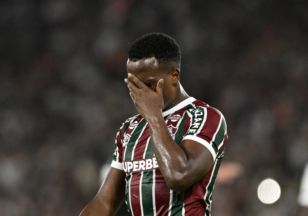Arias se despede do Fluminense  Foto: Andr Duro