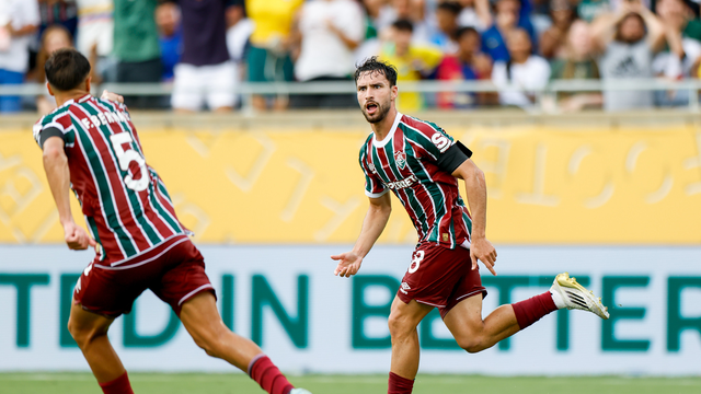 Fluminense vence Al-Hilal e avança às semifinais do Mundial de Clubes 2025, celebrando vitória histórica no futebol internacional.