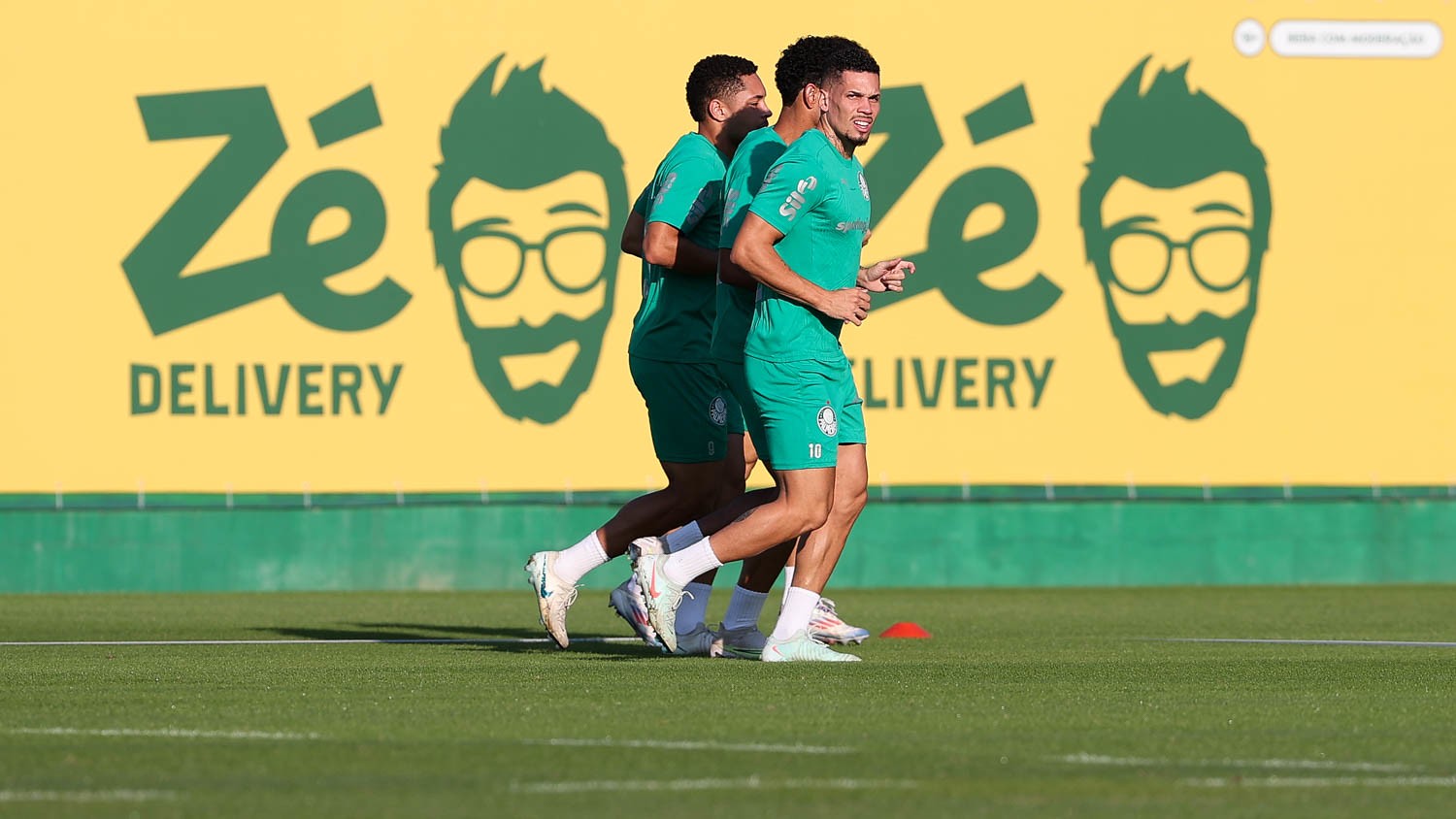 RETORNO NA DECISÃO! Atacante se recupera e volta aos treinos antes de partida importante.