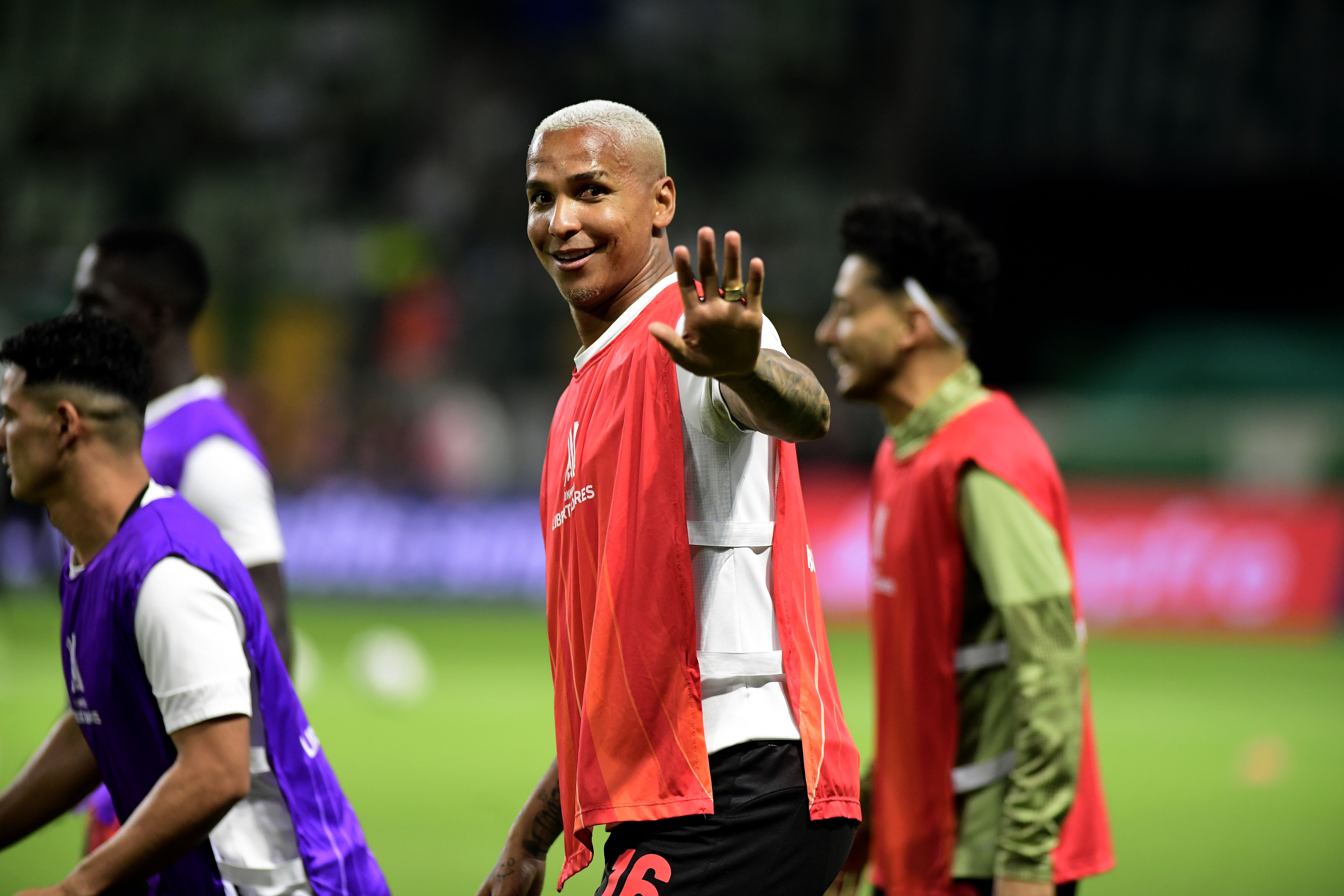 Deyverson agradece carinho e sonha com retorno ao Palmeiras: "Terminar a carreira aqui"