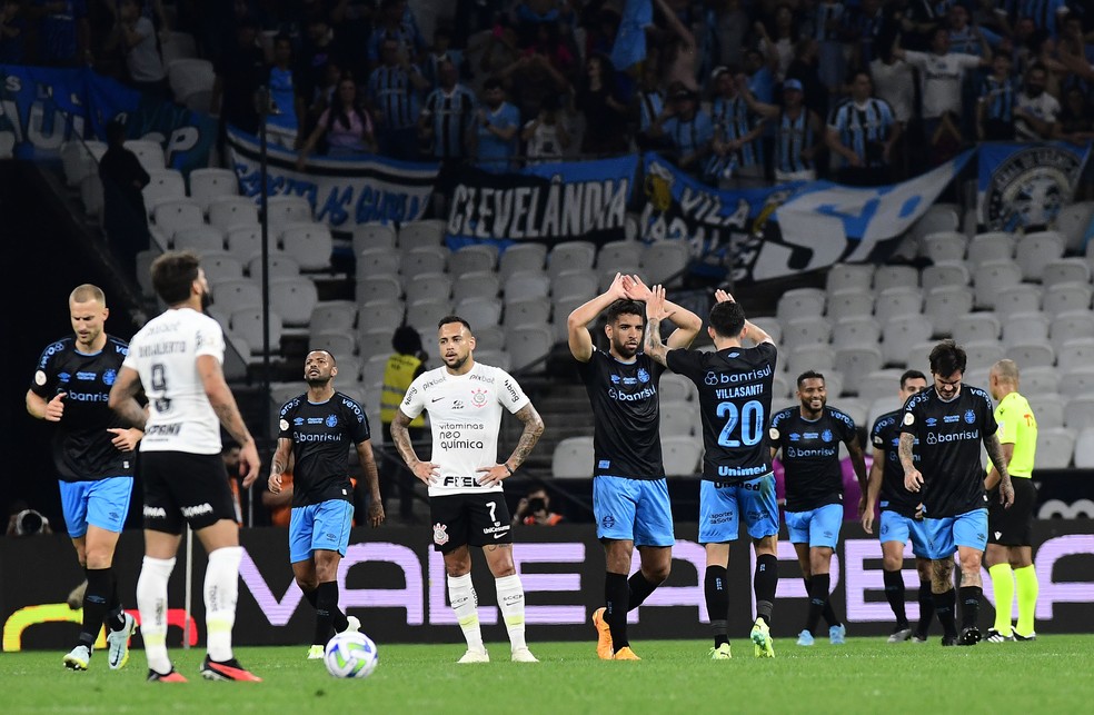 Corinthians x Grêmio gol — Foto: Marcos Ribolli / ge