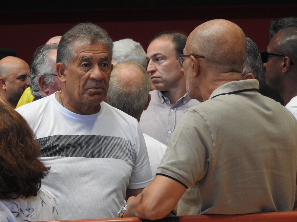 Nunes e Jayme de Almeida no vel�rio de Ad�lio � Foto: Fred Gomes/ge