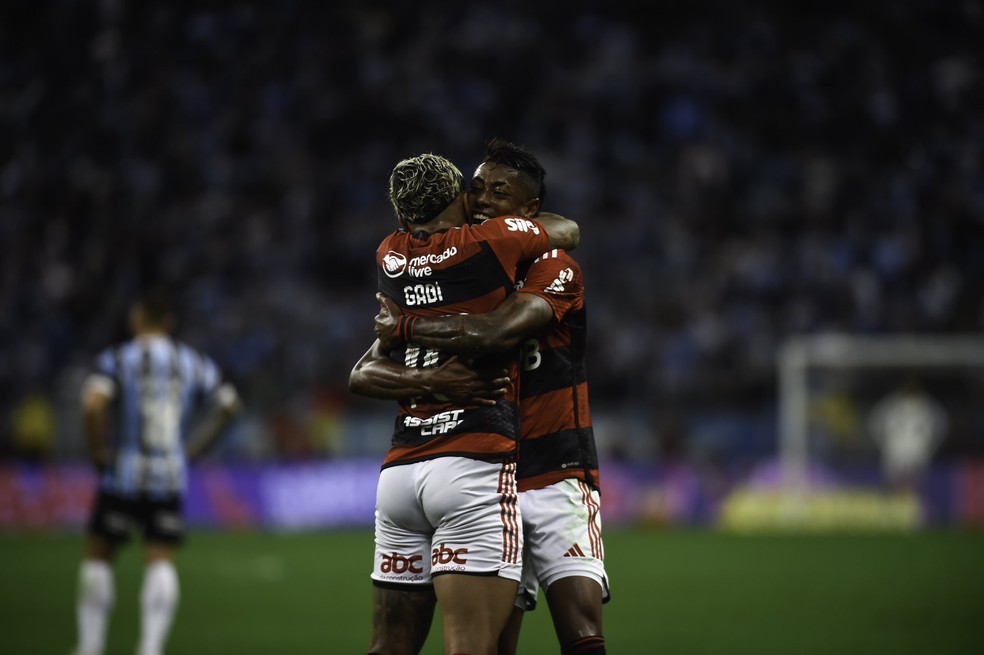 Bruno Henrique e Gabigol comemoram gol do Flamengo — Foto: Marcelo Côrtes / Flamengo