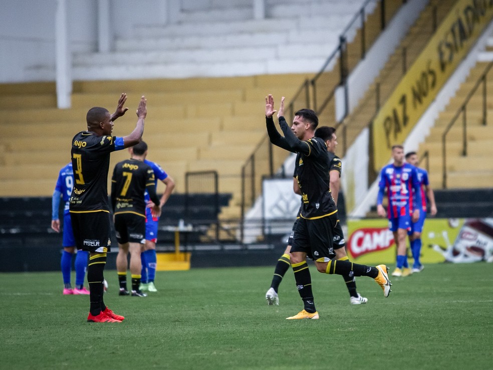 Com dois gols no fim do segundo tempo, Criciúma bate o Marcílio Dias na Copa  Santa