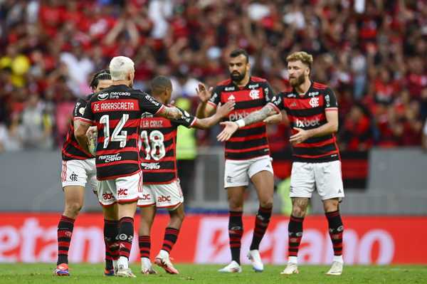 Tite faz jogada decisiva para Flamengo garantir vitória sobre Criciúma