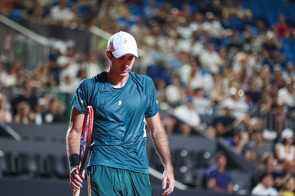 Gustavo Heide em ação no Rio Open 2026. Crédito: Reprodução — ge.globo.com.