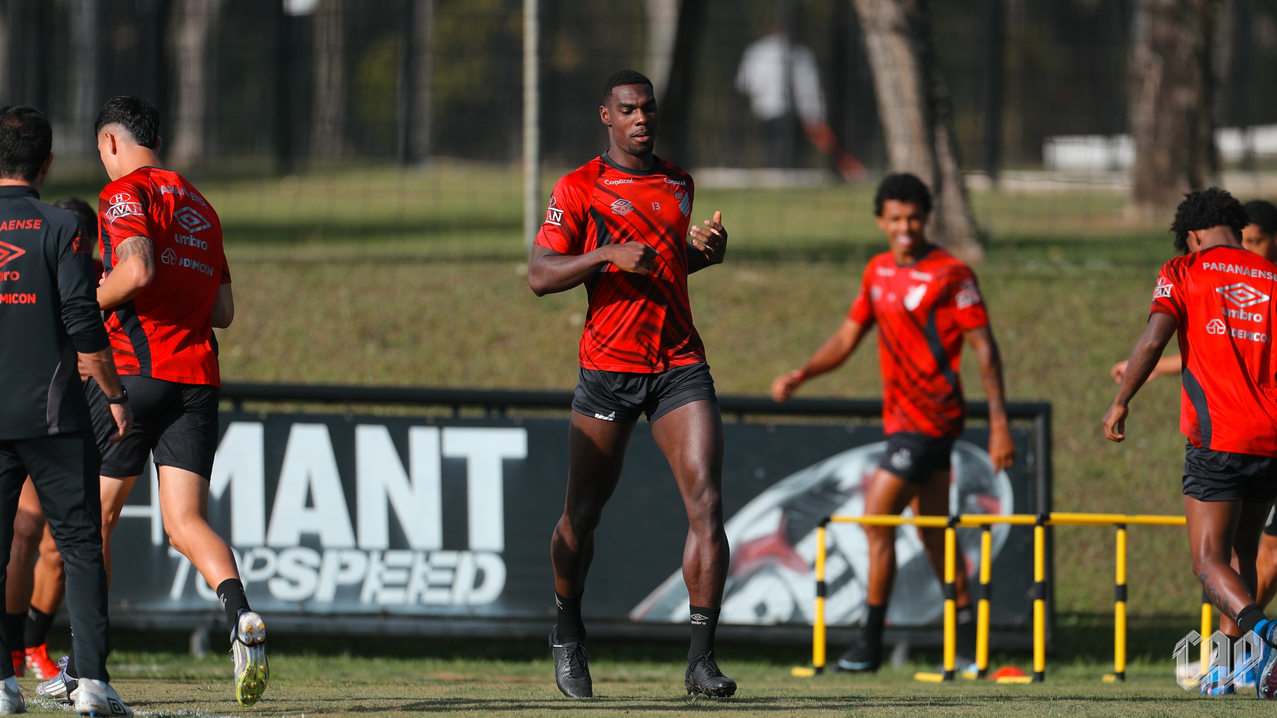 Athletico deve ter reforços na defesa para enfrentar o Palmeiras | Ge