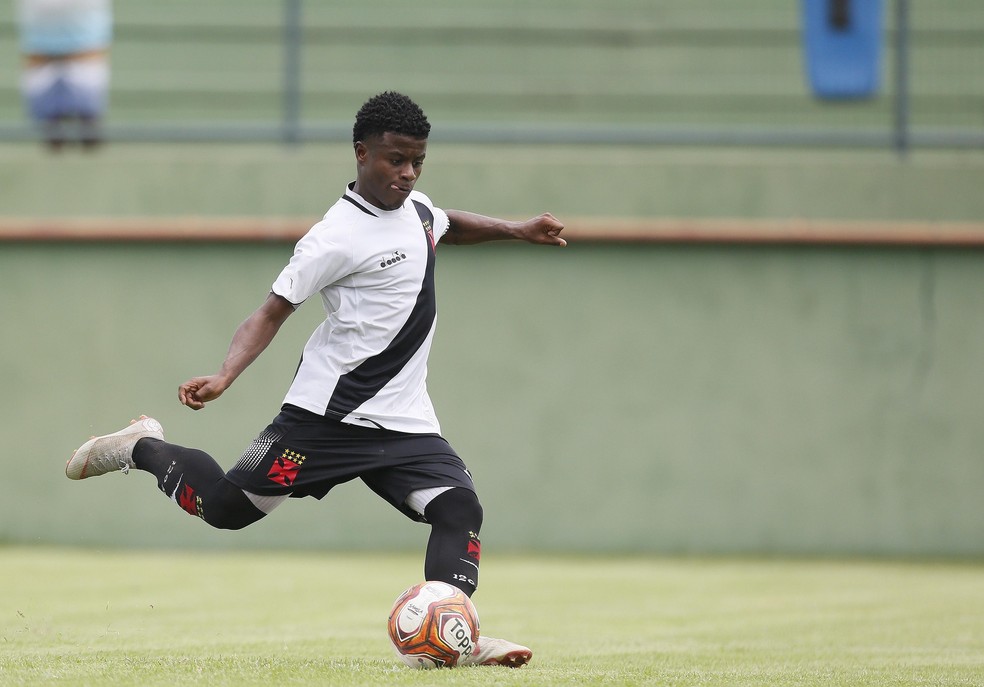 Ex-Fluminense, Lucas Macula faz gol na final e é campeão de torneio sub-23  em Portugal, futebol português