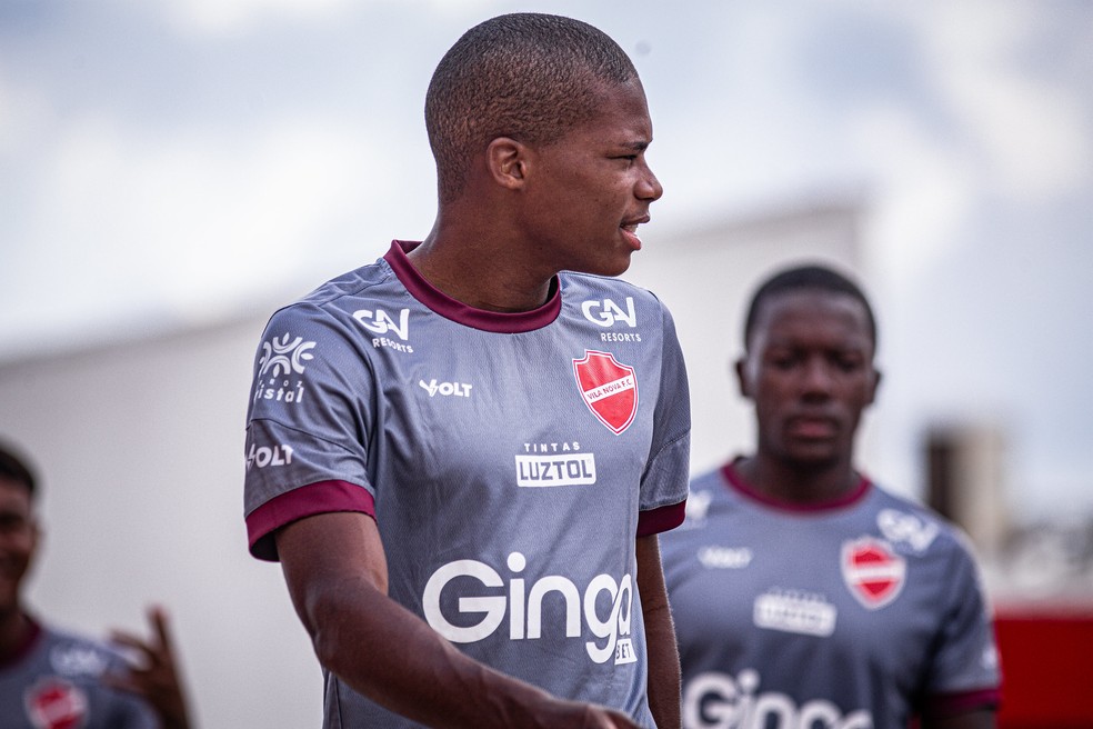 Raimundo: jovem de 16 anos deixa o Vila Nova e vai para a base do Flamengo — Foto: Roberto Corrêa/VNFC