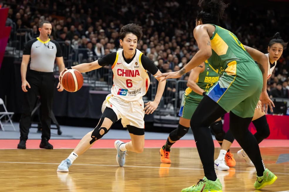 China comandou o placar durante a maior parte do jogo contra o Brasil  — Foto: Fiba
