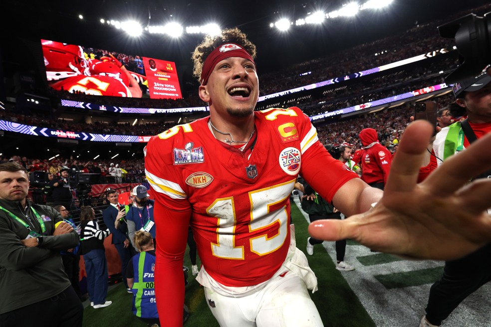 Patrick Mahomes comemora a vitória do Kansas City Chiefs no Super Bowl LVIII — Foto: Jamie Squire/Getty Images