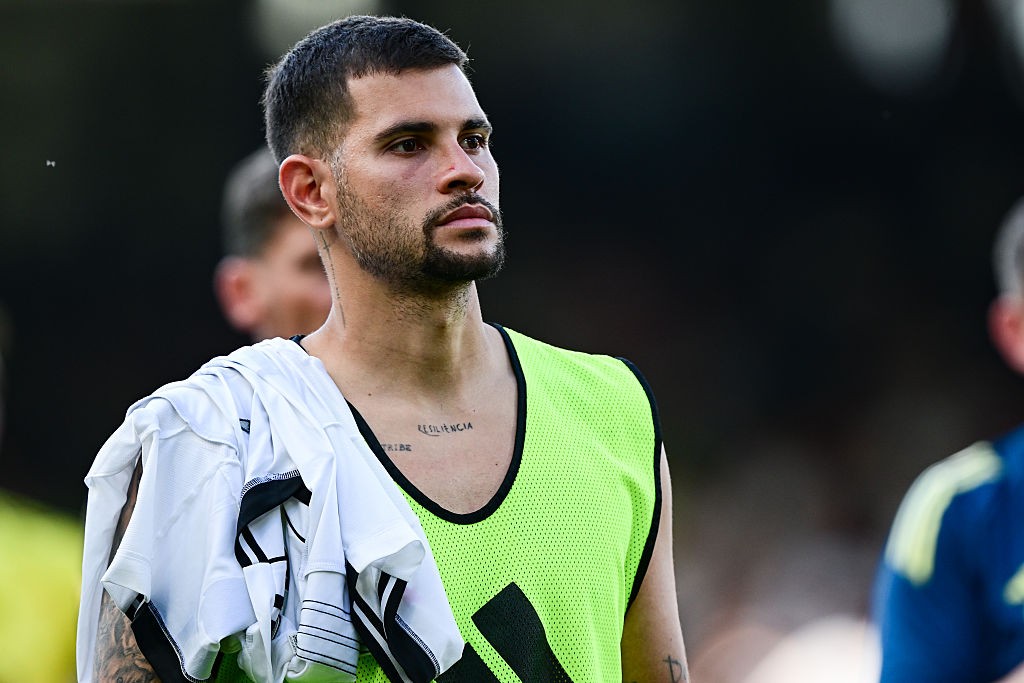 Bruno Guimarães deixa jogo do Newcastle após atendimento médico, mas não preocupa Seleção