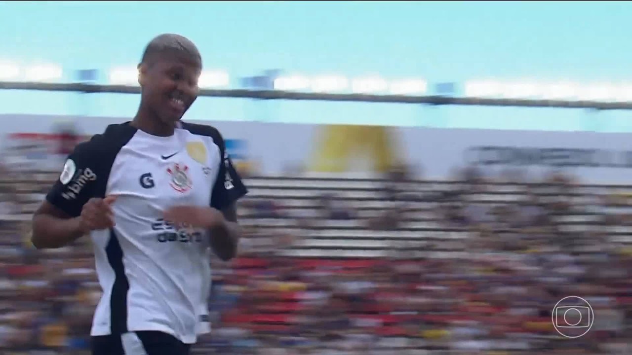 Corinthians celebra o Dia das Crianças com fotos de ídolos na infância