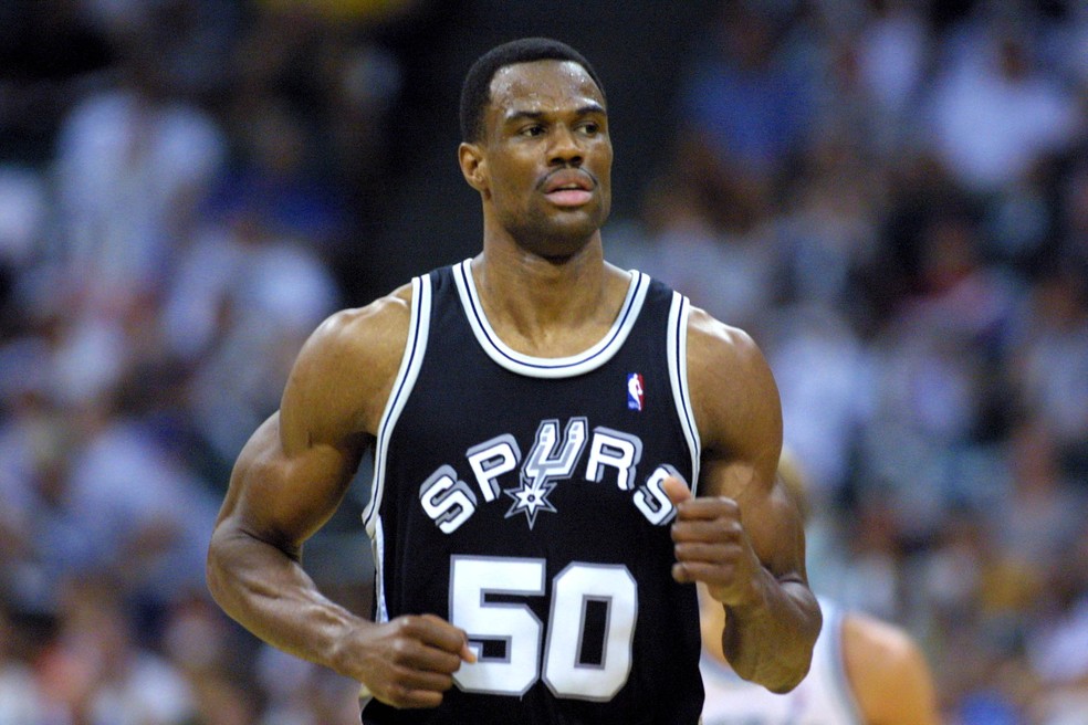 David Robinson só defendeu o San Antonio Spurs na carreira — Foto: Ronald Martinez/Allsport
