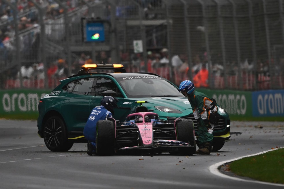 Jack Doohan foi um dos primeiros pilotos a bater no GP da Austrália da F1 2025 — Foto: James Sutton - Formula 1/Formula 1 via Getty Images