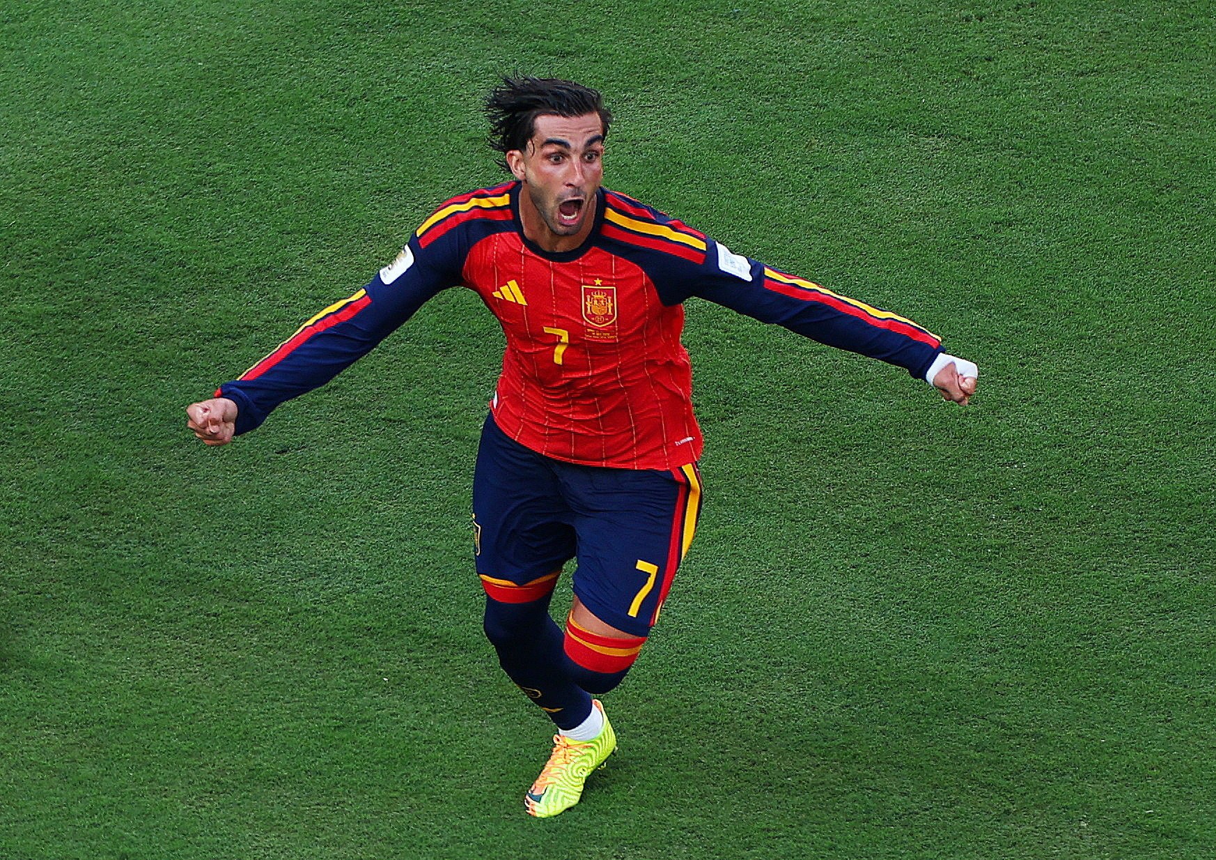 Herói do título espanhol, Ferran Torres comemora após tantas críticas: "Destino estava escrito"