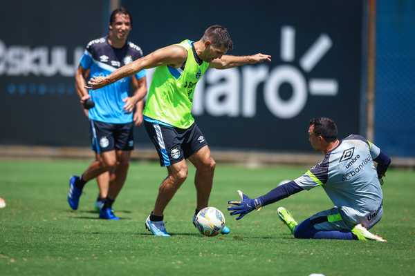 Retorno de Marchesín, Geromel e Kannemann fortalece Grêmio para enfrentar Novo Hamburgo.