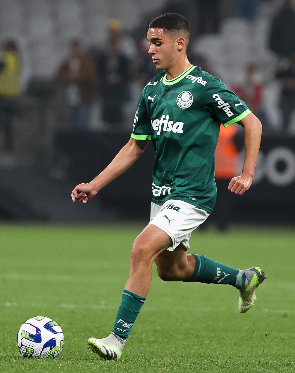 Figueiredo, meio-campista do Palmeiras, durante partida pelo time sub-20 — Foto: Fabio Menotti