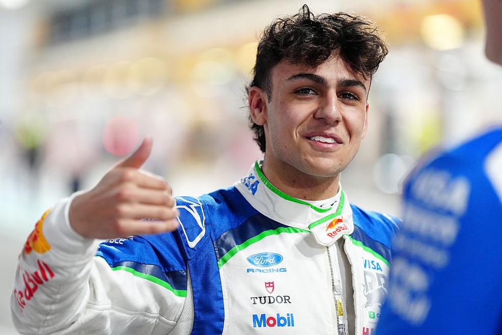 Arvid Lindblad nos testes de pré-temporada da F1 2026, no Bahrein — Foto: Bradley Collyer/PA Images via Getty Images