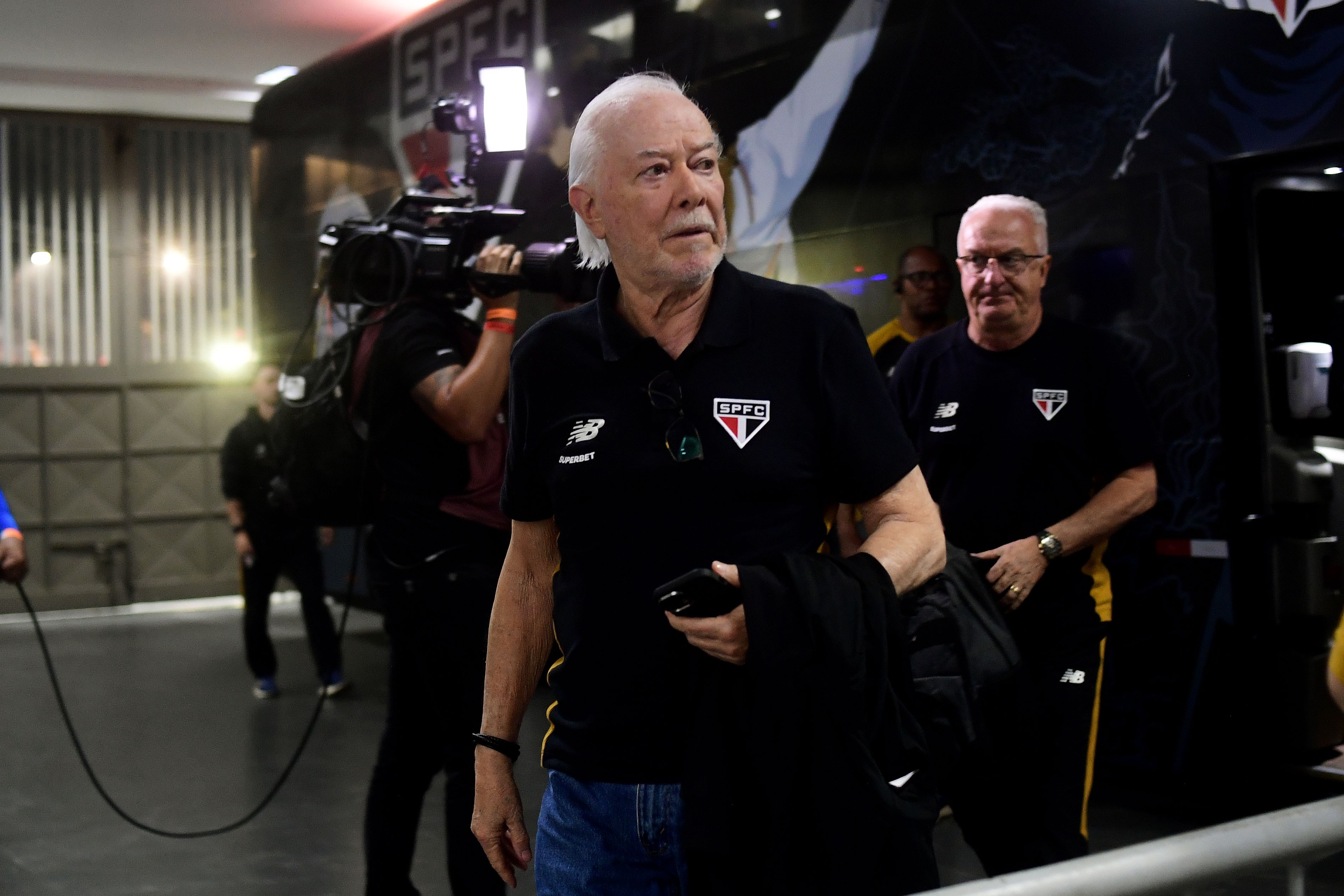 São Paulo atrasa também salários em carteira e não dá previsão de pagamento aos jogadores