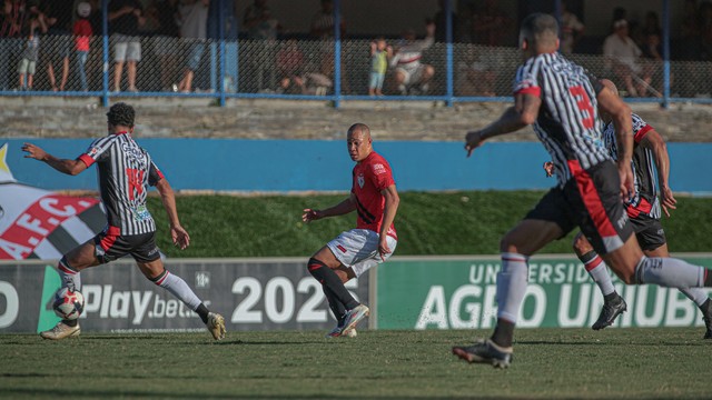 Jogo foi bastante movimentado e contou com duas viradas