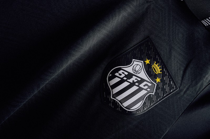 Santos aceita proposta da Adidas e terá nova fornecedora de material esportivo a partir de 2028