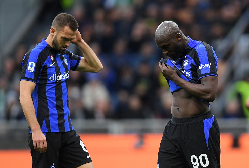 Inter perde do Sassuolo, dá adeus ao 100% e divide ponta do Italiano com  Milan