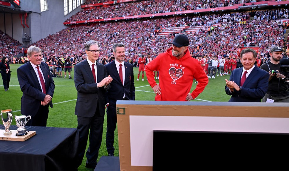 John Henry (de óculos) é o principal acionista da Fenway Group, empresa proprietária do Liverpool — Foto: Getty Images