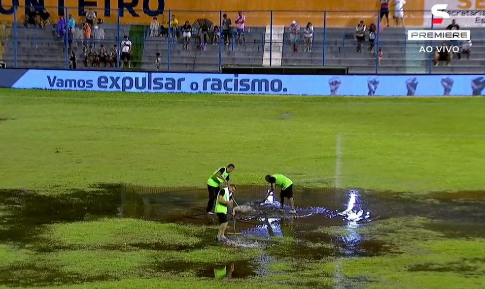 Fluminense-PI x Fortaleza foi paralisado antes do início da segunda etapa — Foto: Reprodução / Sportv