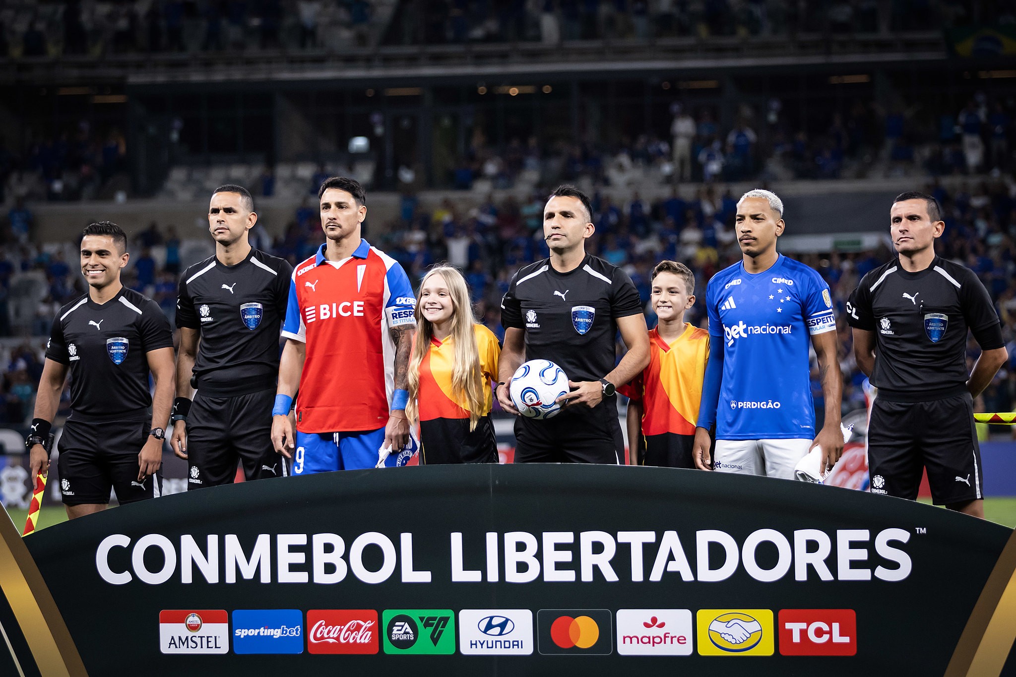 Jogadores do Cruzeiro criticam arbitragem e condenam cera em derrota na Libertadores