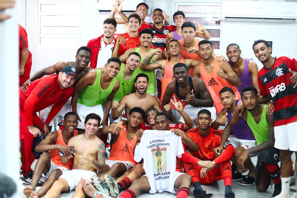 Jogadores do time Sub-20 do Flamengo comemoram vitória sobre o Santos — Foto: Foto: Gilvan de Souza/CRF