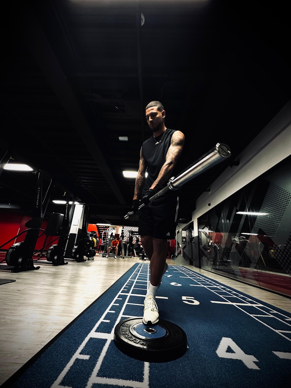 Vini Souza realizando fortalecimento na pré-temporada — Foto: Reprodução