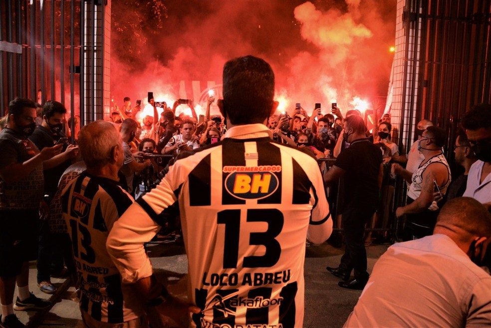 Loco Abreu chegou ao Athletic em 2021  — Foto: Guilherme Guerra