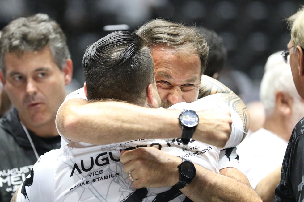 Corinthians elege Augusto Melo como novo presidente para os próximos 3 anos  - ESPN