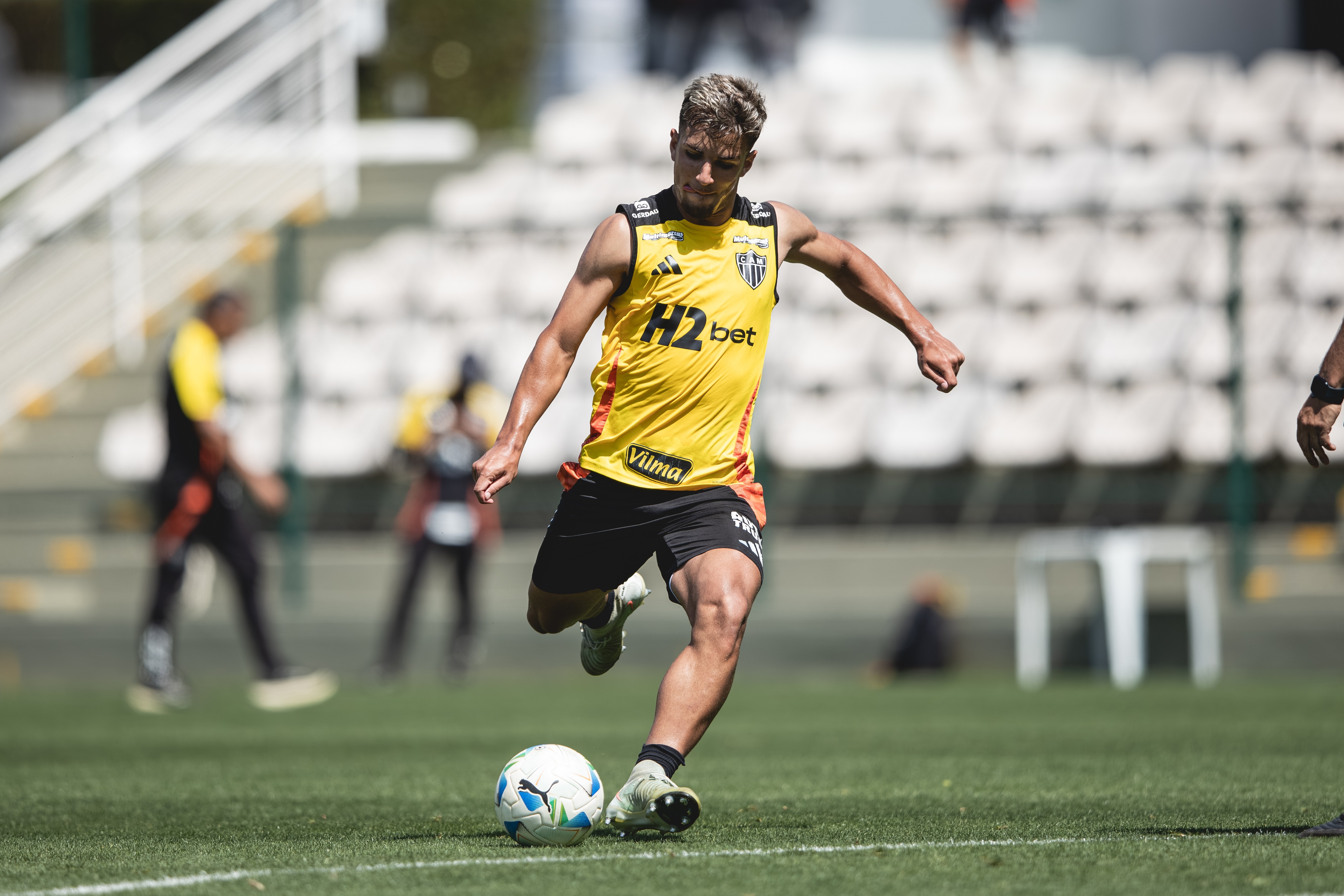 Cuca relaciona dupla da base para jogo contra o São Paulo