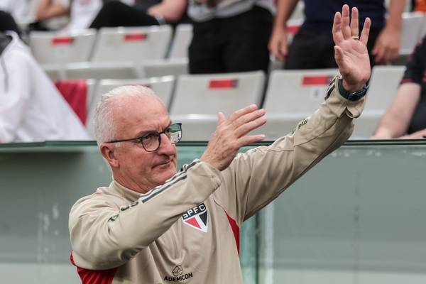 Dorival Júnior explica mudanças no São Paulo e evita pressão por jejum como visitante