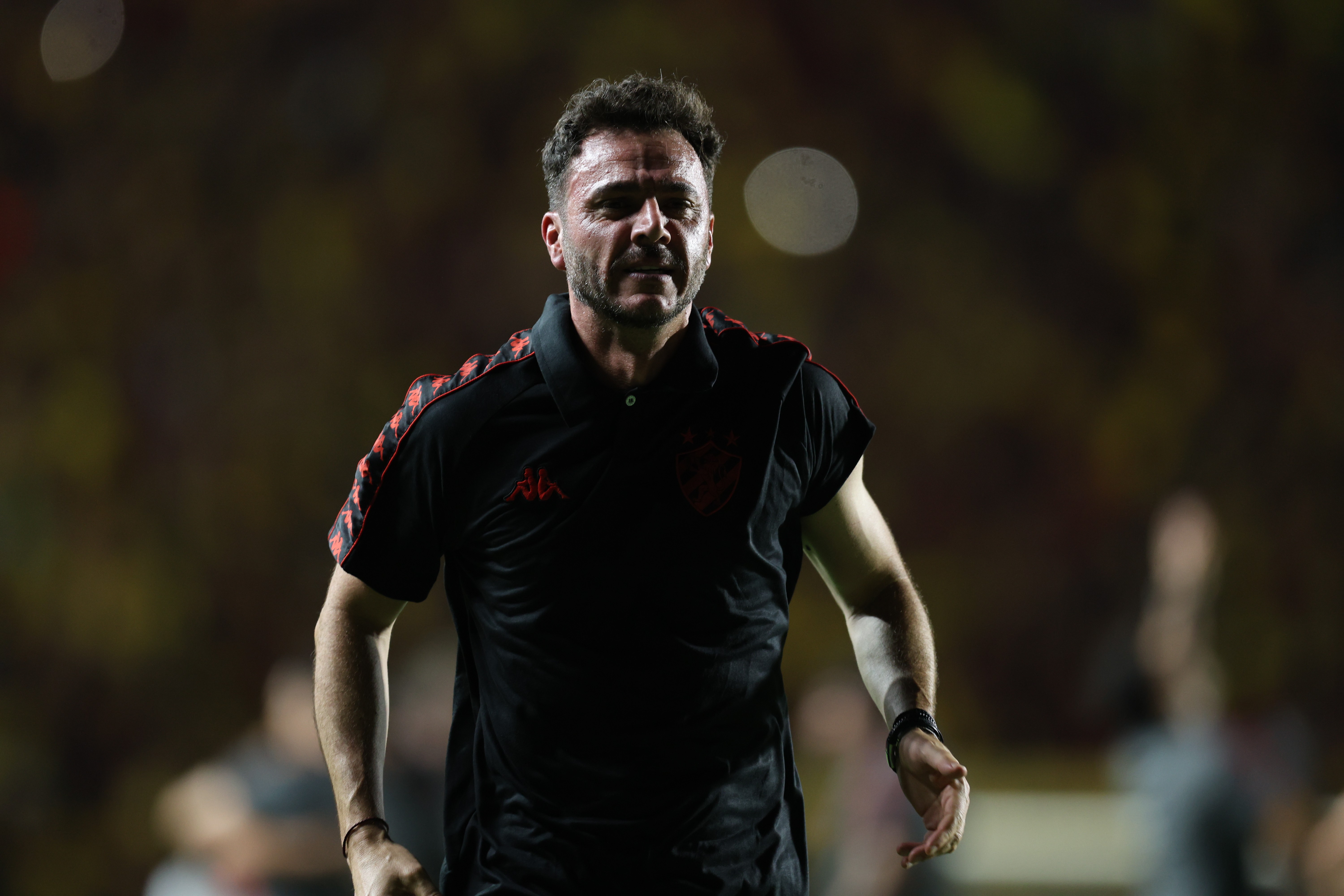 Soso destaca vitória sobre melhor visitante da Série B e competição interna no elenco do Sport