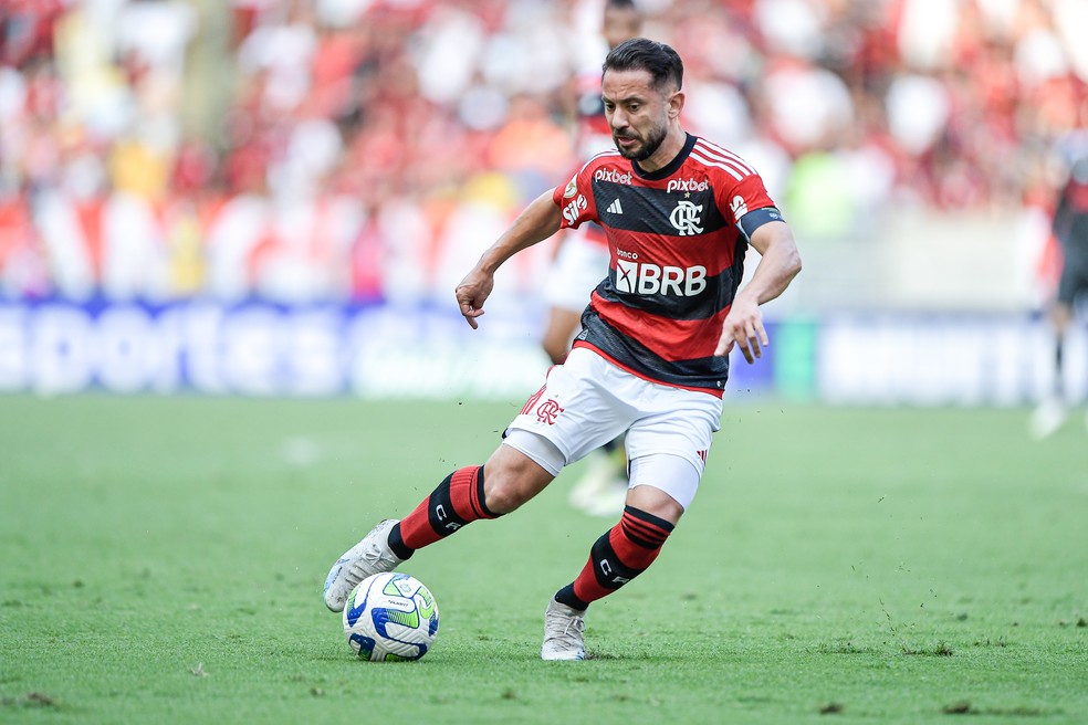 Everton Ribeiro em ação em Flamengo x Bahia — Foto: Thiago Ribeiro/AGIF