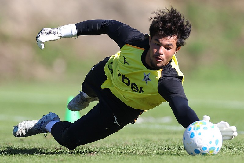 Botafogo convoca 12 jovens da base para intertemporada no profissional; veja quem são