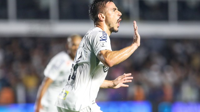 Gol de Willian Bigode em Santos x Chapecoense